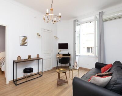 2 rooms apartment, near the sea and local market